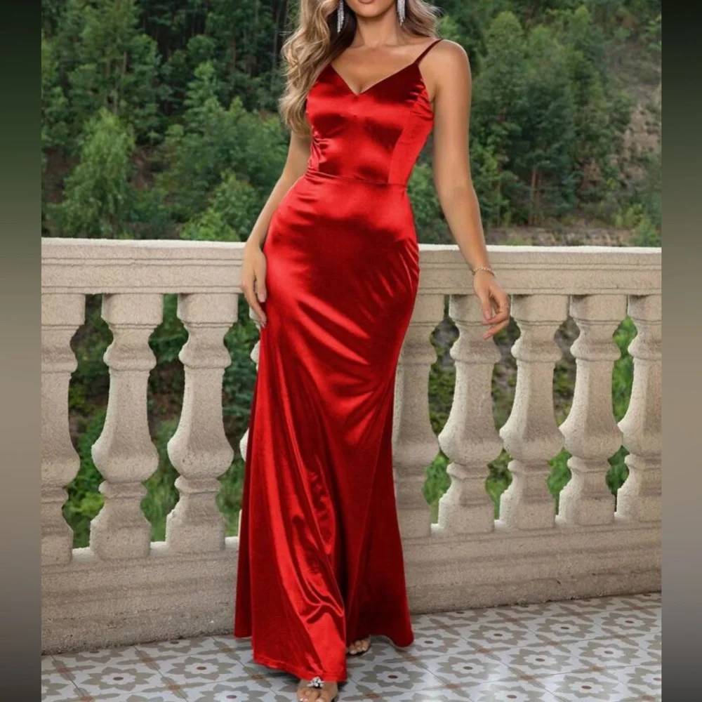 Luxe open back party formal dress - Picture 5 of 7
